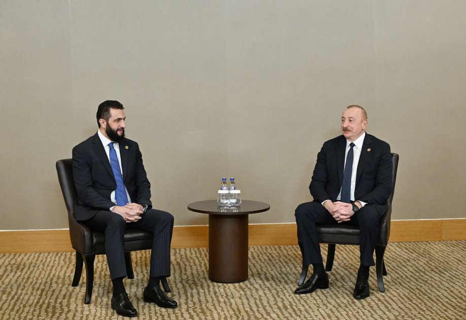İlham Əliyev Suriyanın keçid dövrü Prezidenti ilə görüşdü