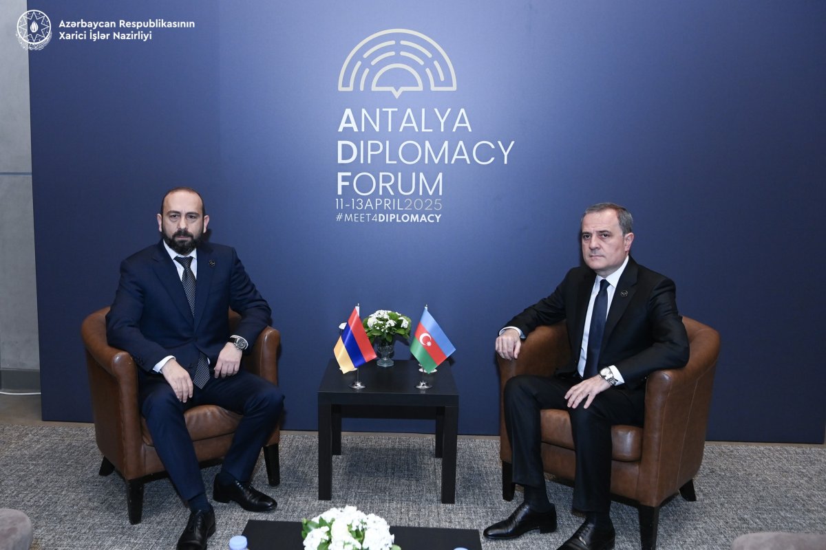 Azərbaycan və Ermənistan XİN başçılarının görüşü oldu