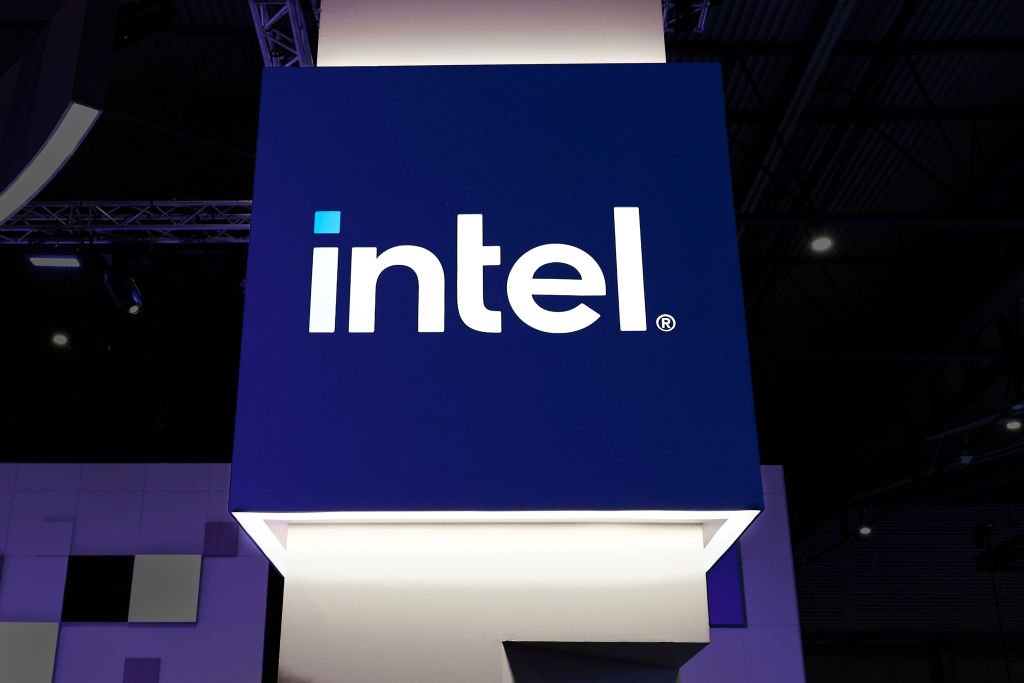 Intel-in satış rəhbəri vəzifəsindən ayrıldı