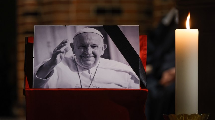 Roma Papası iki dəfə ölüm təhlükəsi ilə üzləşibmiş