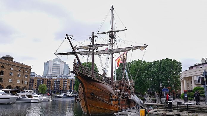 Kolumbun tarixi gəmisi "Santa Maria" Londonu heyran etdi