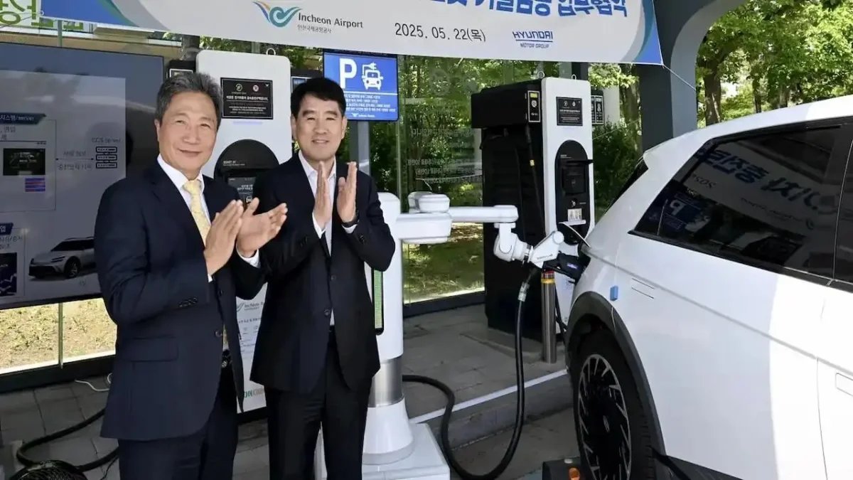 Hyundai və KIA, elektrikli avtomobilləri robotla şarj edəcək