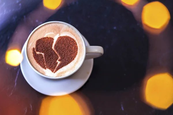 Süni Zəka boşanmaya səbəb oldu. Qəhvə falı fəlakəti