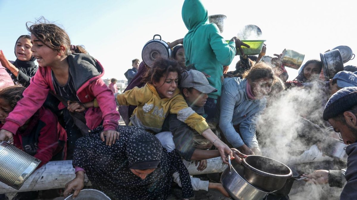 Qəzzada aclıq davam edir
