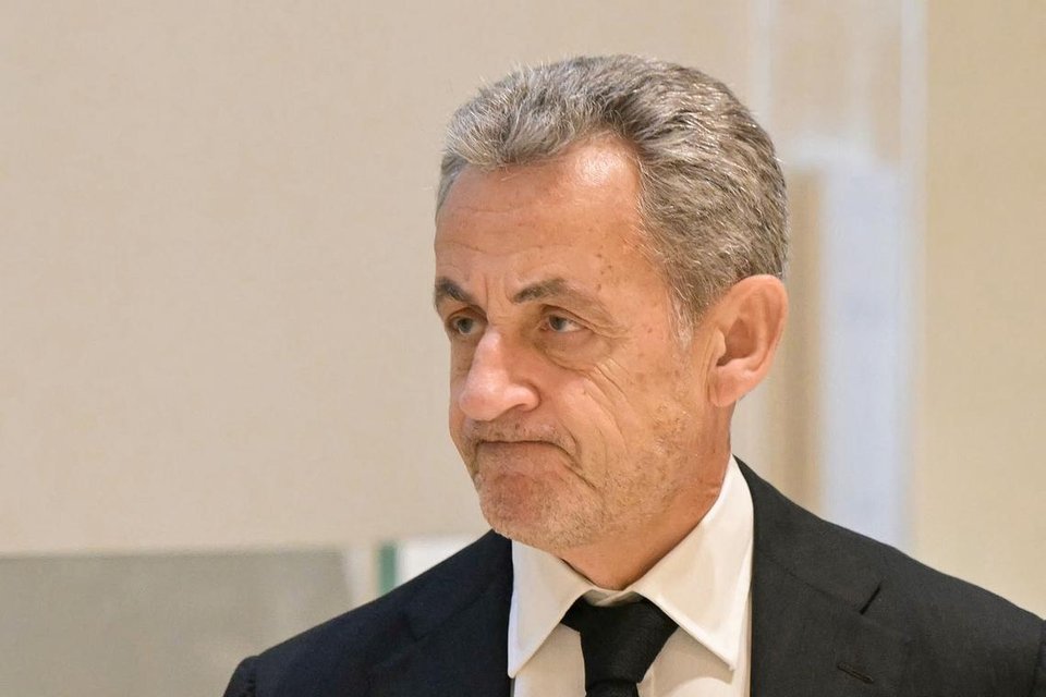 Sarkozidən Şərəf Ordeni alındı