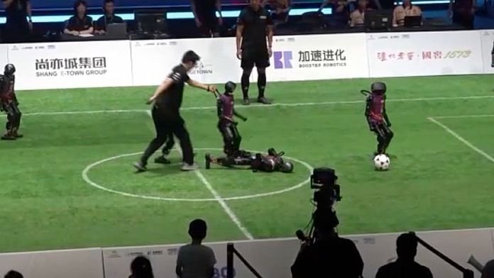 Robotlar futbol meydançasında. Süni zəkada yeni dövr