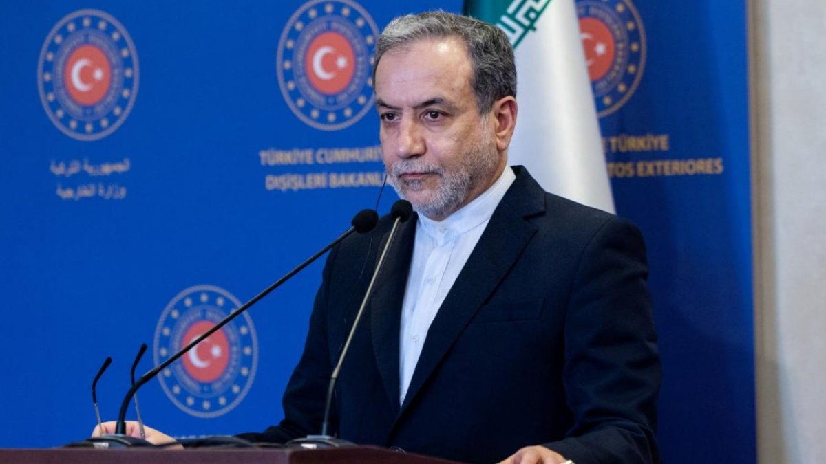 Abbas Əraqçi İstanbulda: Düşmənin təcavüzünə qarşı güclü bəyanat gözləyirik