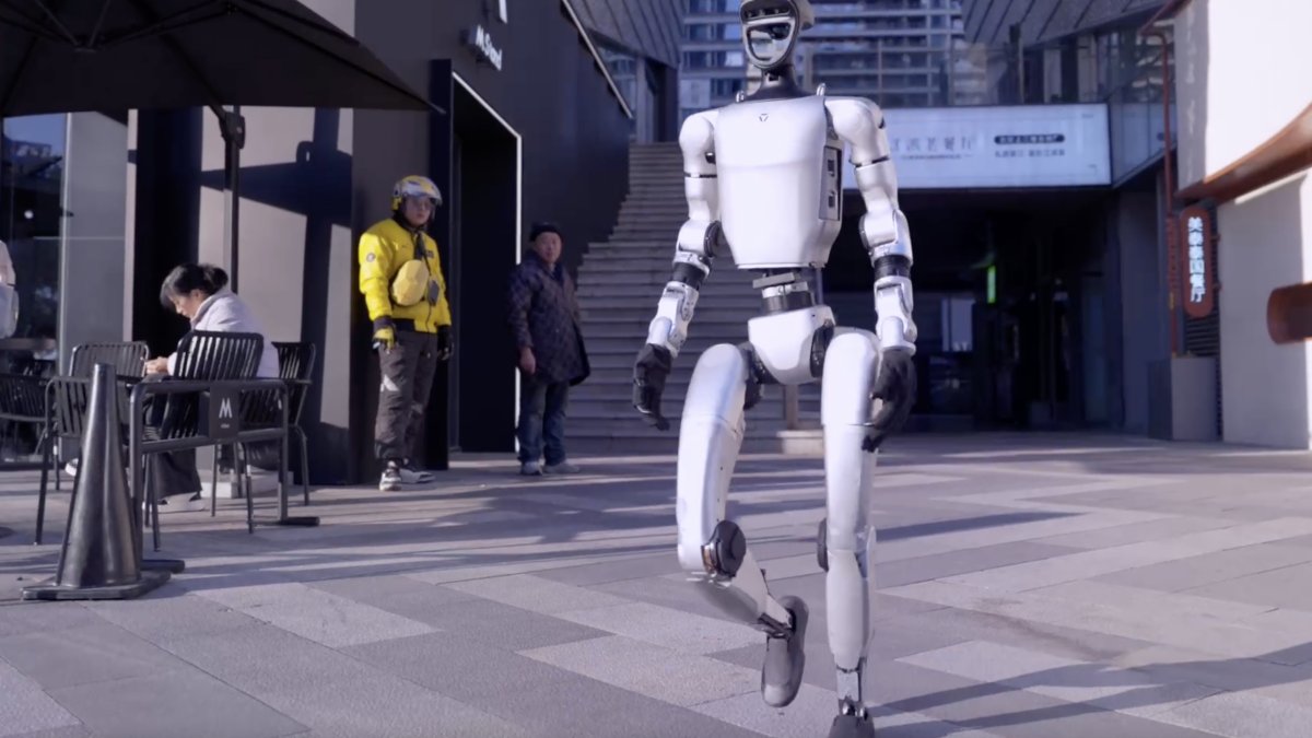Amazon: "İnsanabənzər robotlar bağlamaları çatdıracaq"