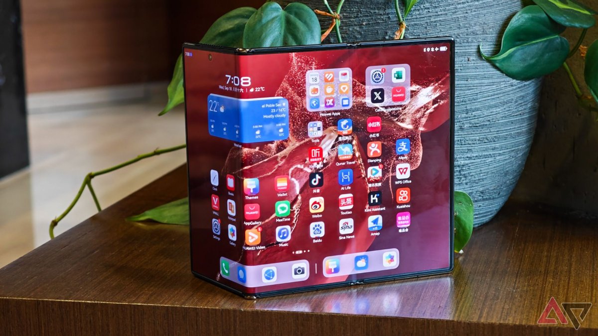 Samsung-dan üçqat qatlanan telefon