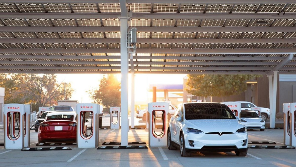 Tesla-nın günəş enerjili stansiyası: Gələcəyə doğru addım!