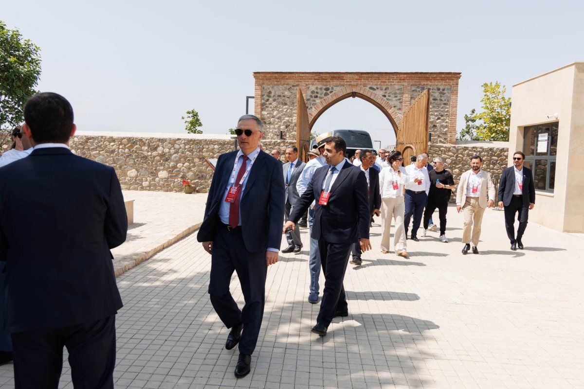 Şuşa Qlobal Media Forumunun iştirakçıları Ağdam rayonuna və Xocalı şəhərinə səfər ediblər