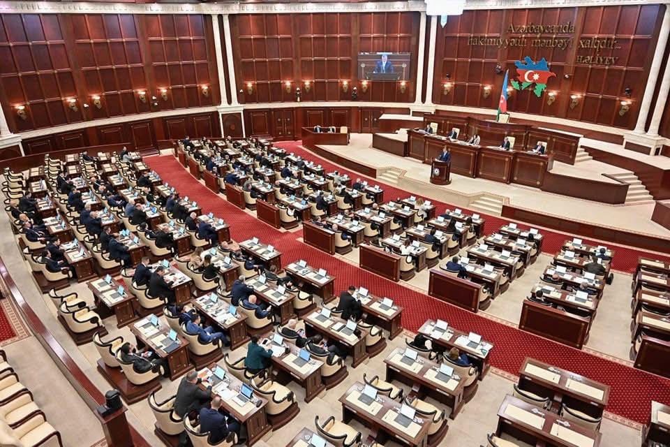 Milli Məclisin növbədənkənar sessiyasının sonuncu iclası başlayıb