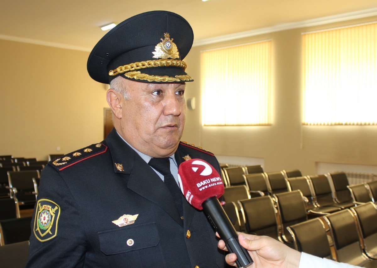 Vaqif Əsədov mətbuat nümayəndələrini təbrik edib
