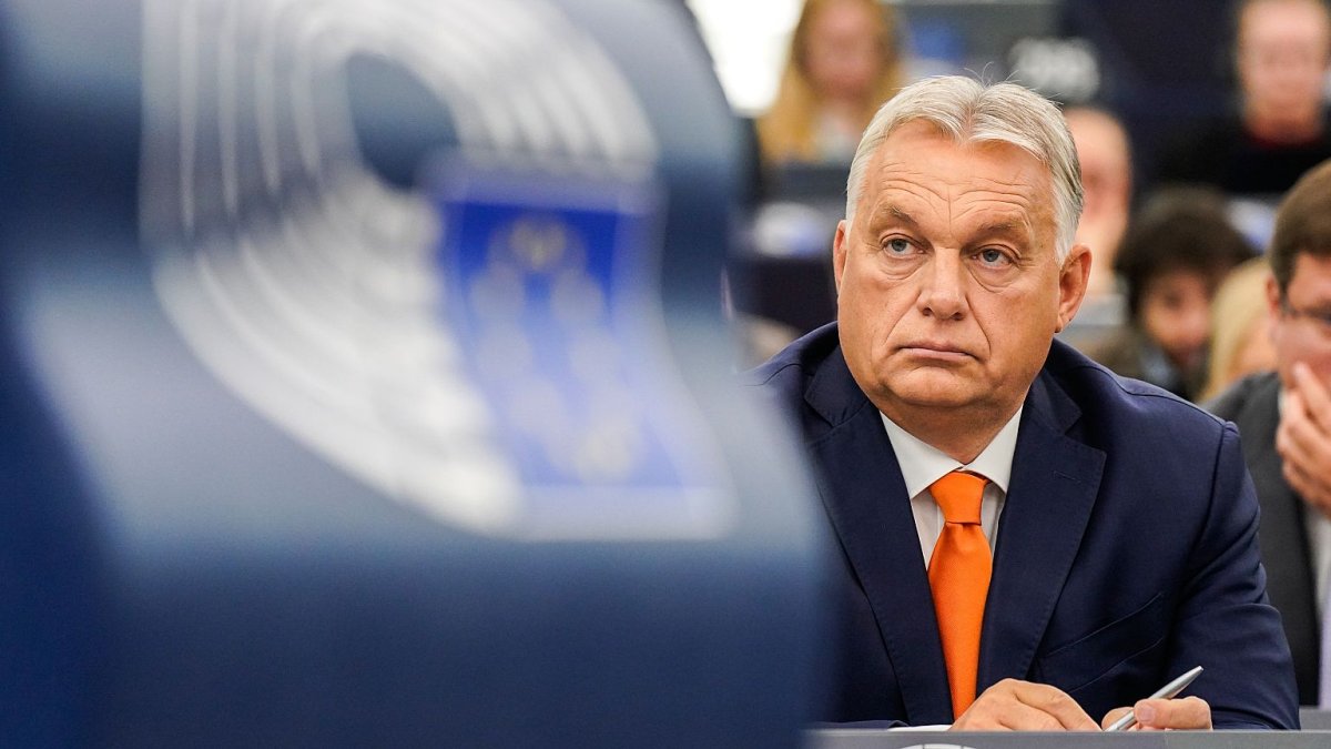 Viktor Orban parlamentdən istefa verdi