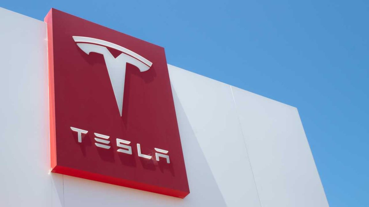 Tesla-nın Avropada satışları kəskin azaldı