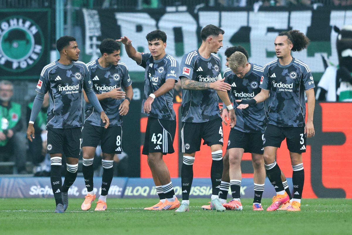 Frankfurt, Mönchengladbach-ı səfərdə darmadağın etdi