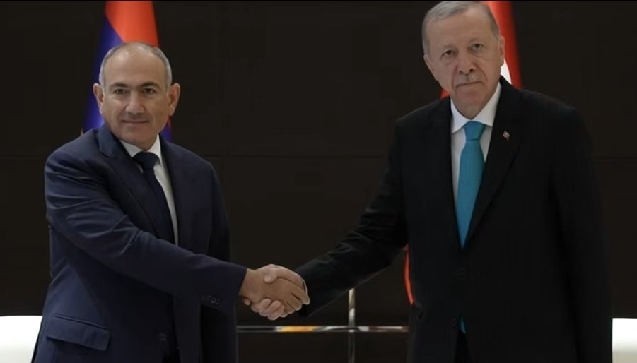 Ərdoğan ŞƏT Zirvəsi çərçivəsində Paşinyanla görüş keçirib