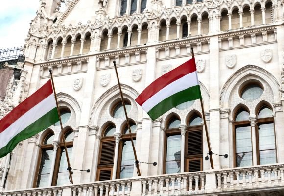 Macarıstan Ukraynaya cavab verdi: 12 resurs bloklandı