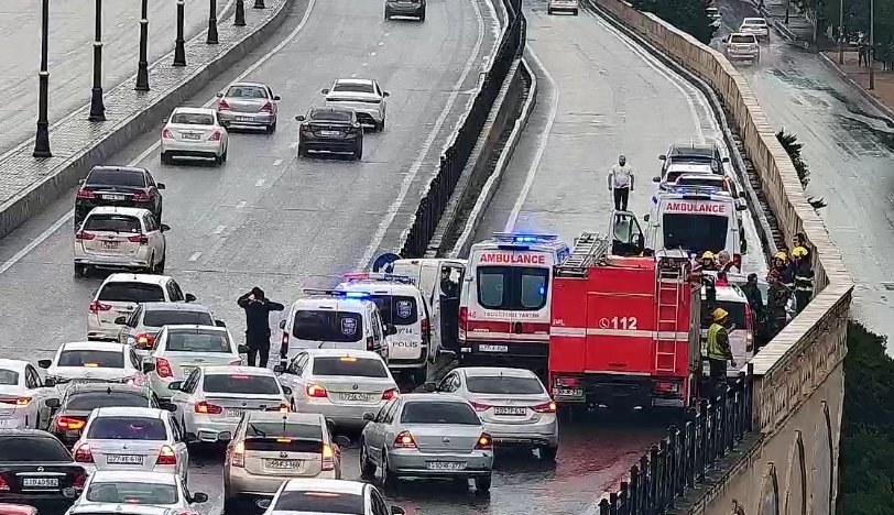 Babək prospektində qəza, böyük tıxac yarandı
