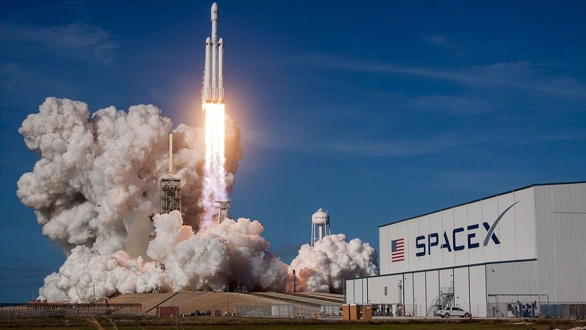 SpaceX, uçuş sayını artırır. Kosmosda yeni dövr