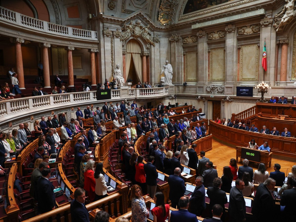 Portuqaliyada ictimai yerlərdə üz örtüyü qadağası qəbul edildi