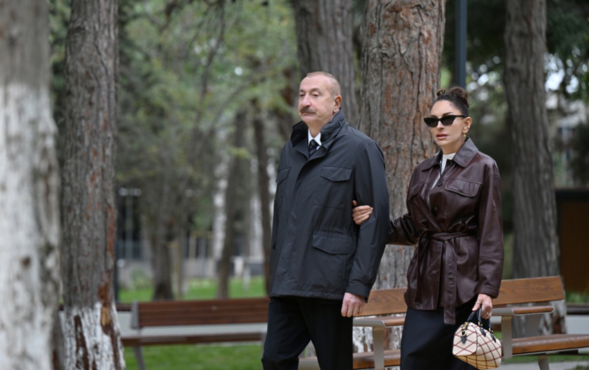 İlham Əliyev xanımı ilə yeni parkda – FOTOLAR