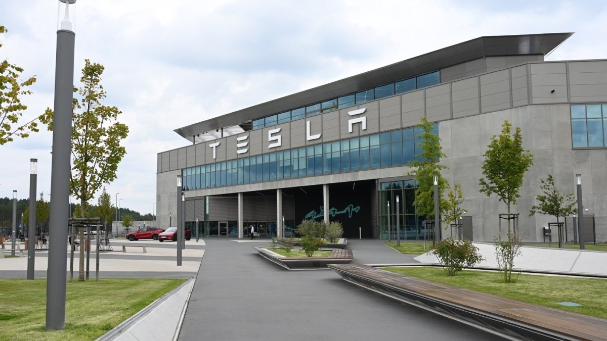 Tesla-nın satışları azalır: Gələcək üçün yeni strategiyalar lazımdır