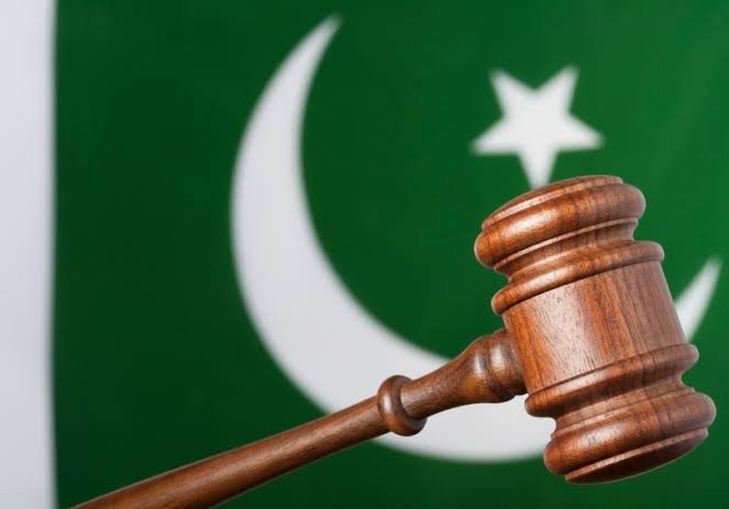 Pakistan: Konstitusiya islahatı ordu və məhkəməyə təsir edəcək