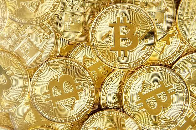 Bitcoin-in 17-ci ildönümündə köhnə aktivlər yenidən canlandı