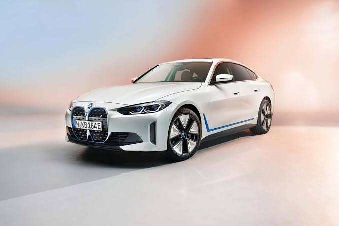 BMW i4: 2025-in ən yaxşı elektrik avtomobili seçildi