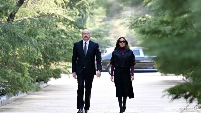 Prezident və xanımı Ulu Öndərin məzarını ziyarət edib