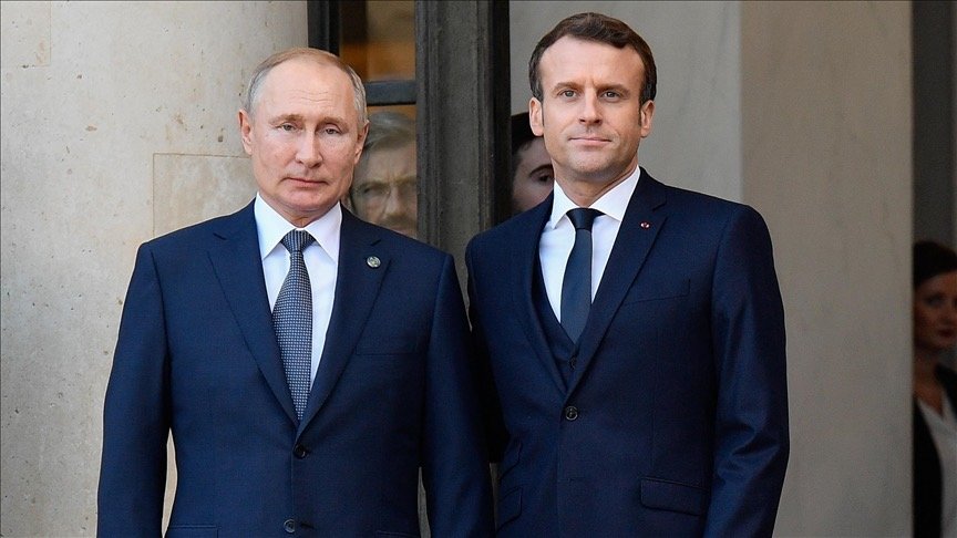 Putin Makronla dialoqa hazır olduğunu bildirib