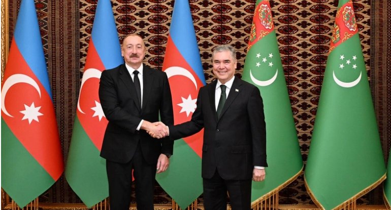 Prezident Berdiməhəmmədova zəng edib