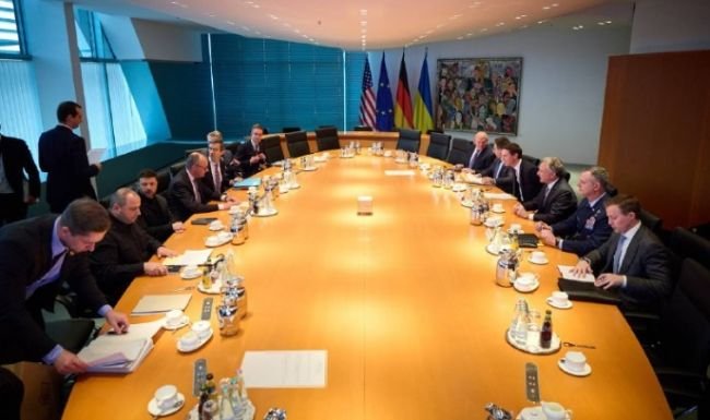 Berlin: ABŞ və Ukrayna arasında münaqişənin həlli ilə bağlı danışıqlar başladı