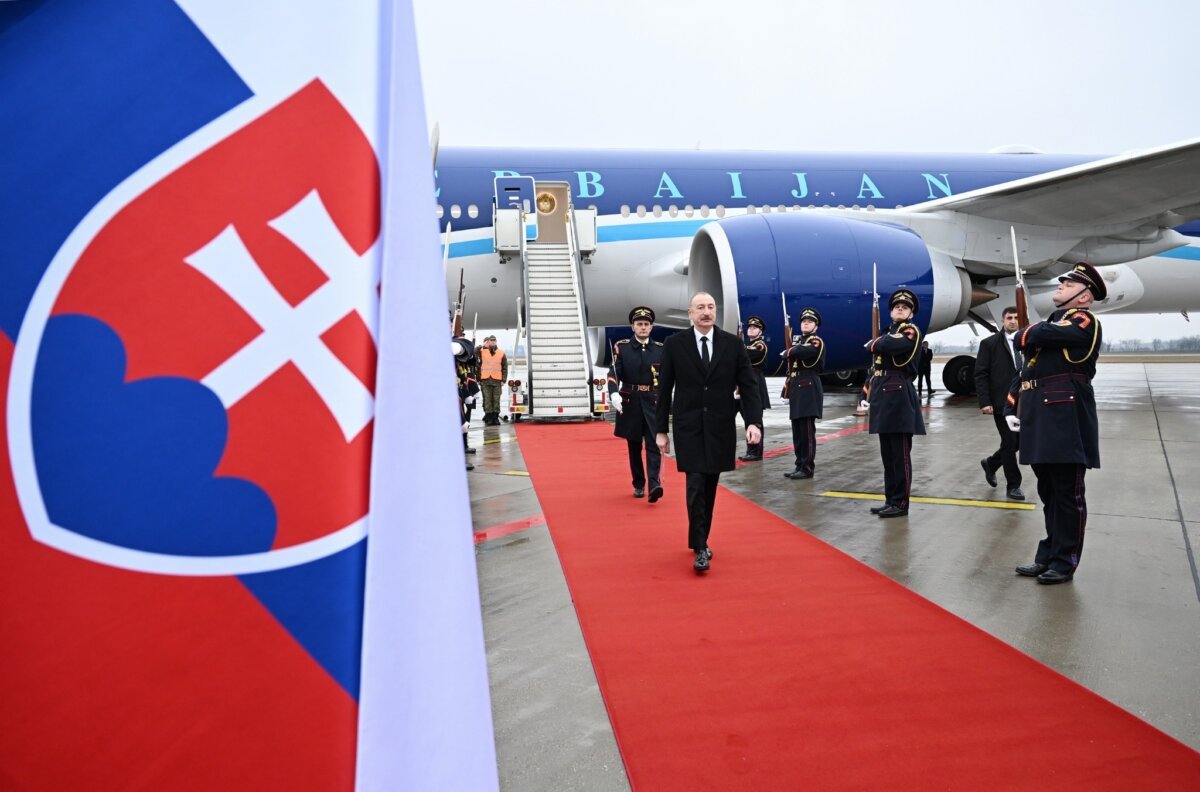 Prezident Slovakiyaya rəsmi səfər edib