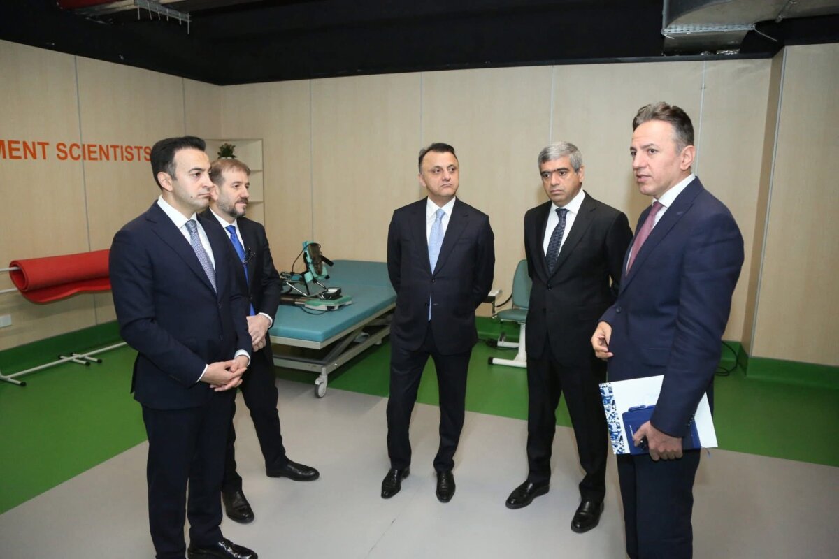 Nazir Yeni Robotik Reabilitasiya Mərkəzinin fəaliyyəti ilə tanış olub