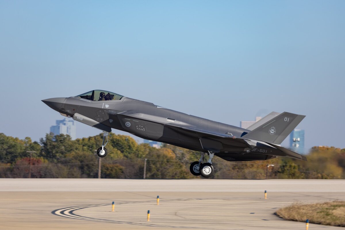 Finlandiya ilk F-35A döyüş təyyarəsinin sınaq uçuşunu etdi