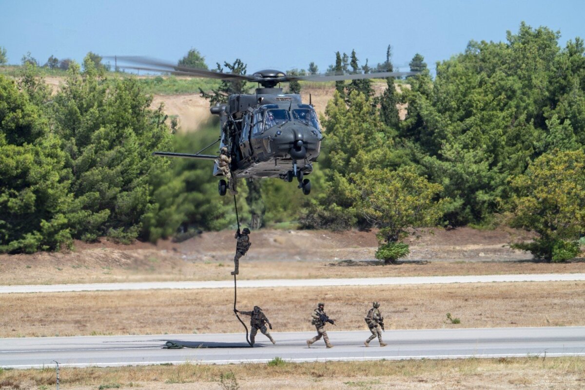 Yunanıstan, NH90 helikopterlərinə əlavə dəstək üçün müqavilə imzaladı