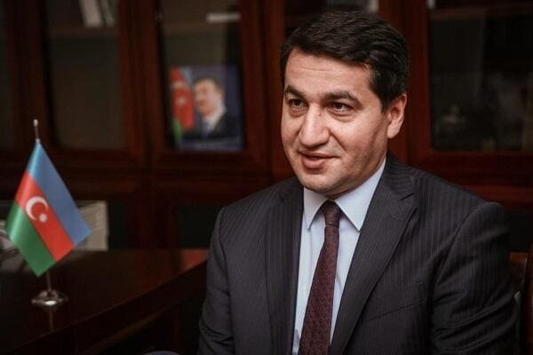 Hikmət Hacıyev Qətərin dövlət naziri ilə görüşüb