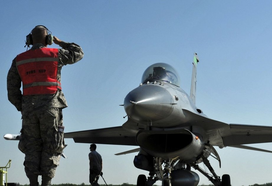 Ukraynalı pilotlar: "F-16 təlimləri döyüş reallığına uyğun deyil"