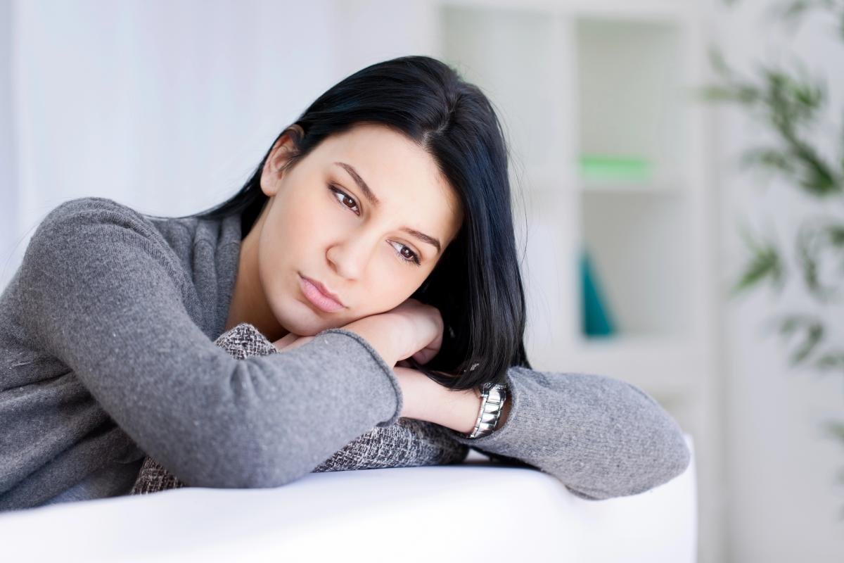Emosional uzaqlıq: Niyə ayrılmaq çətin olur