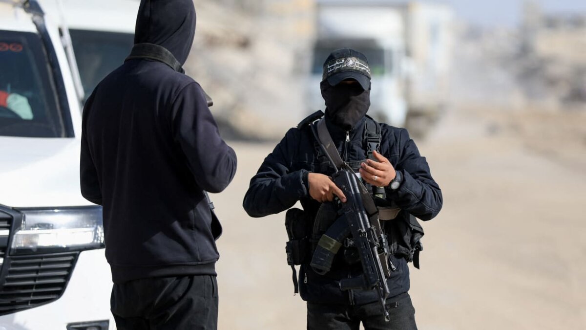 Qəzzada gərginlik artır: Hamas girovların cəsədlərini axtarır