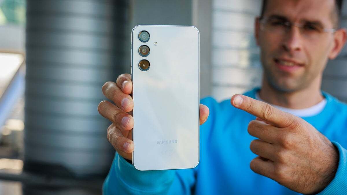 Samsung köhnə telefonlara dəstəyi bərpa etdi