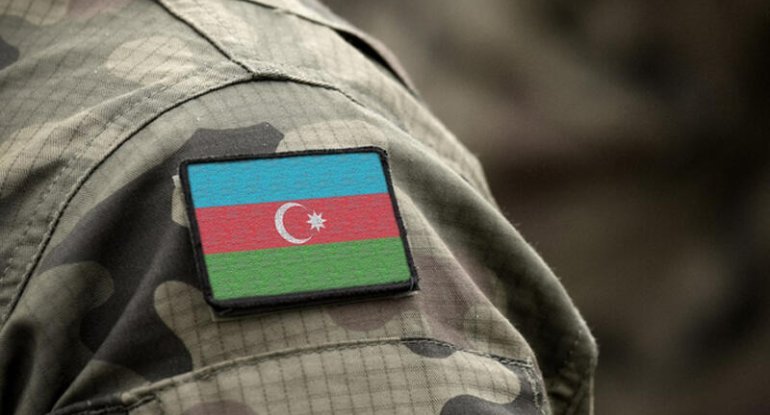 Rütbəli şəxslərin pensiyaya çıxma yaşı ilə bağlı
