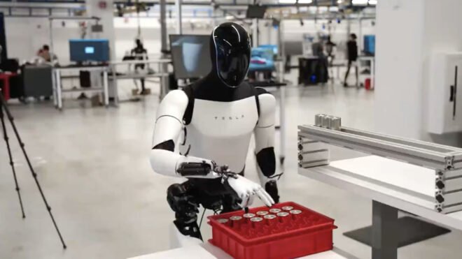 İlon Mask: Gələcəkdə insanlardan çox robot olacaq