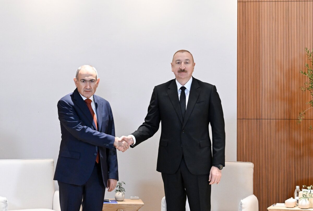 Əbu-Dabidə İlham Əliyev və Nikol Paşinyan arasında geniş tərkibdə görüş keçirilib