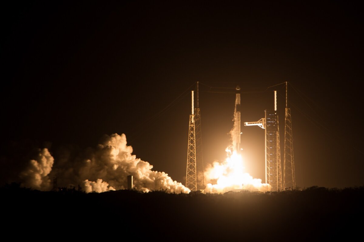 SpaceX-in "Dragon" gəmisi Beynəlxalq Kosmik Stansiyaya yola düşdü