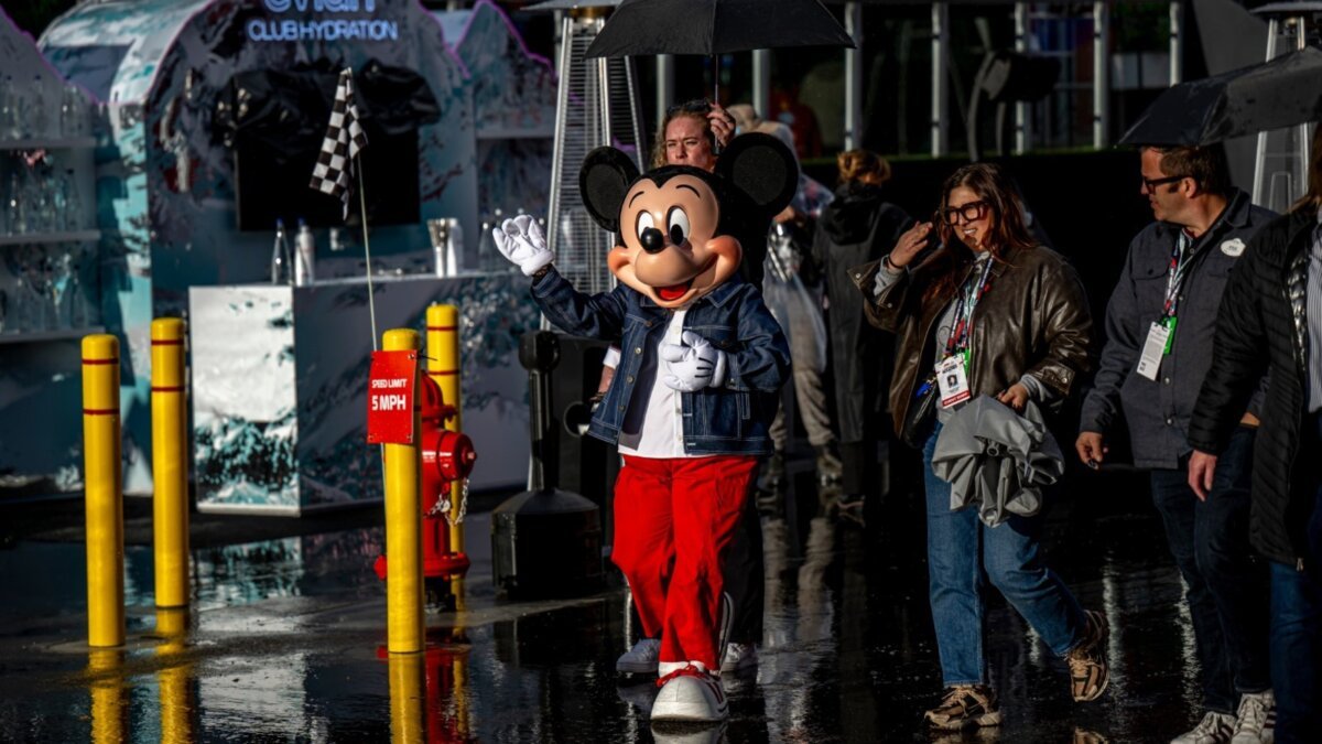 Disney idman dünyasında mövqeyini gücləndirir, yeni əməkdaşlıqlar qurur