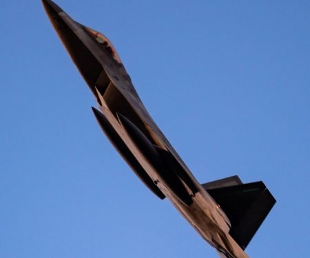 ABŞ: İranla döyüş üçün F-22-lər İsrailə göndərildi