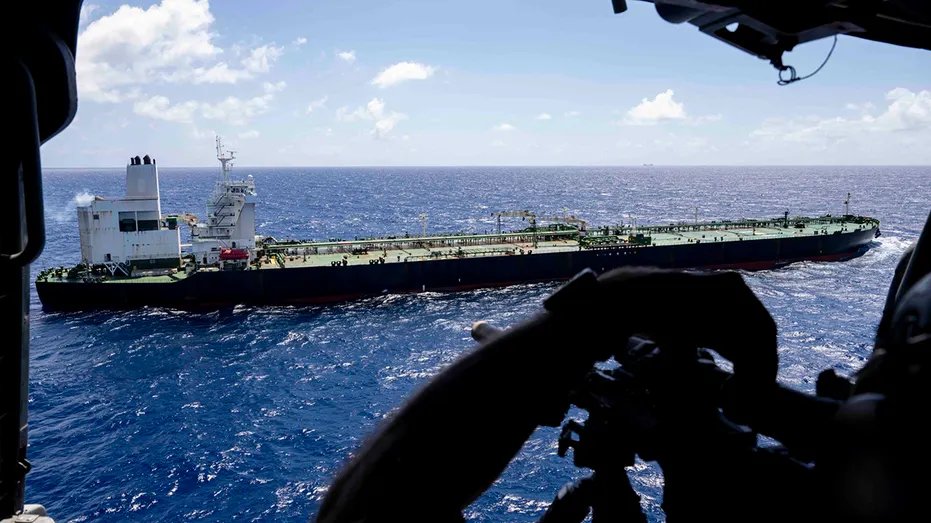 ABŞ Hind Okeanında qanunsuz tanker saxladı